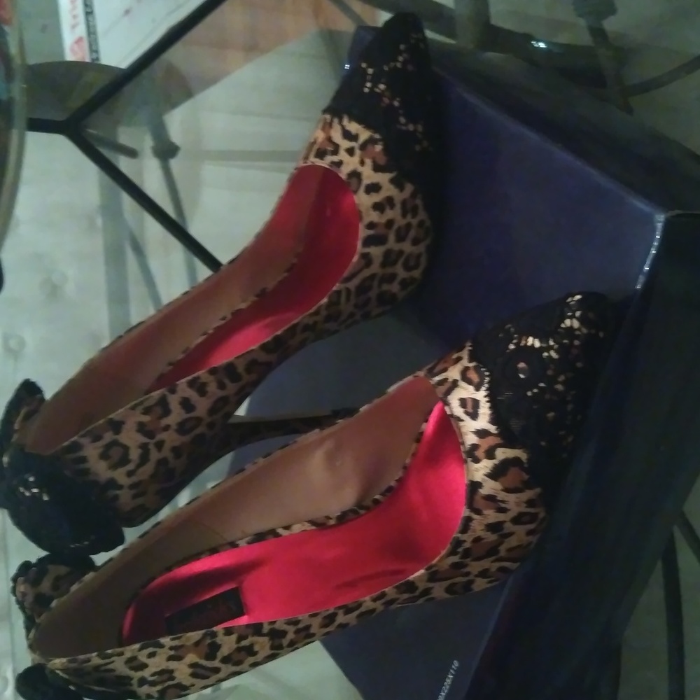 Frederick's of Hollywood size 11m, 5 inch herl.